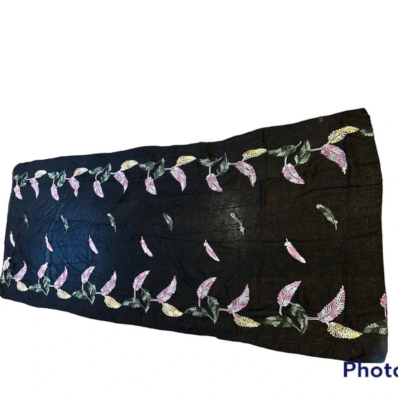 Vintage cotton scarf colourful  leaf detail - Picture 3 of 8